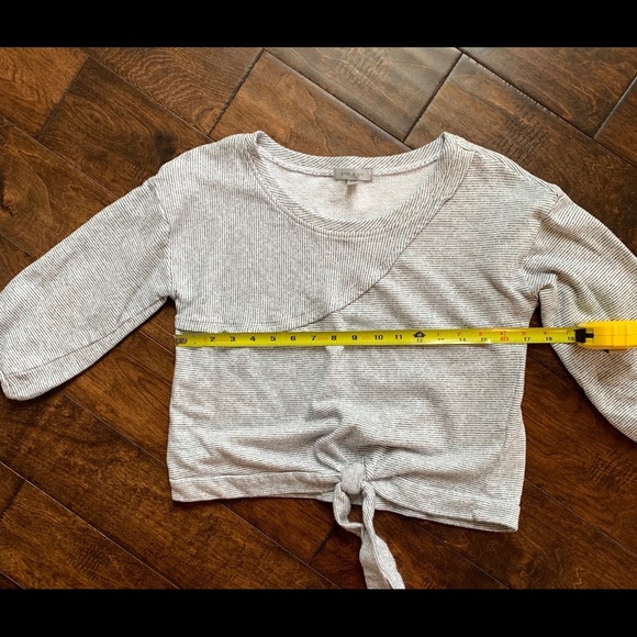Grey and Gray Knotted Sweatshirt‎ - Picture 6 of 6